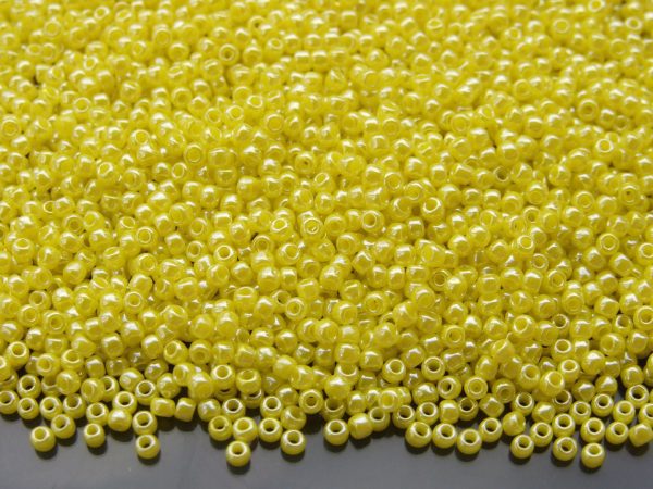 TOHO Seed Beads 128 Opaque Lustered Dandelion 11/0 beads mouse