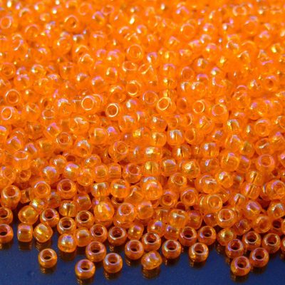 TOHO Seed Beads 174 Transparent Rainbow Light Hyacinth 8/0 beads mouse