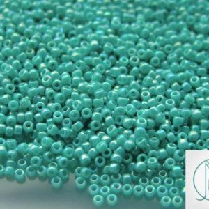 TOHO Seed Beads 413 Opaque Turquoise Rainbow 11/0 beads mouse