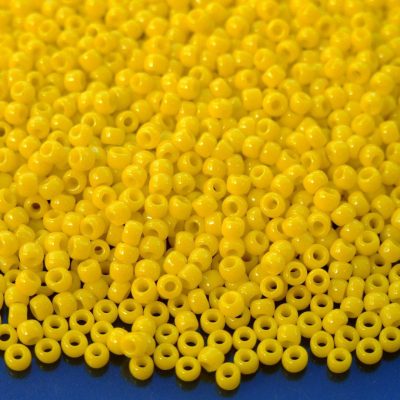 TOHO Seed Beads 42B Opaque Sunshine 8/0 beads mouse