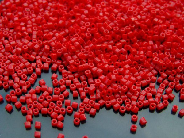 10g 45 Opaque Pepper Red Toho Cube Seed Beads 1.5mm Michael's UK Jewellery