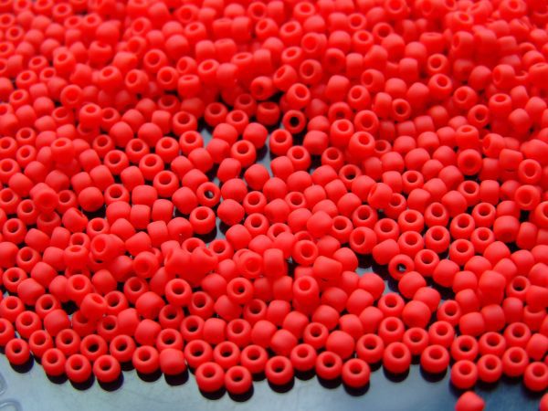 TOHO Seed Beads 45AF Opaque Frosted Cherry 8/0 beads mouse