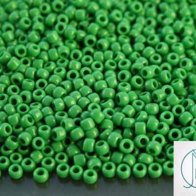TOHO Seed Beads 47D Opaque Shamrock 8/0 beads mouse