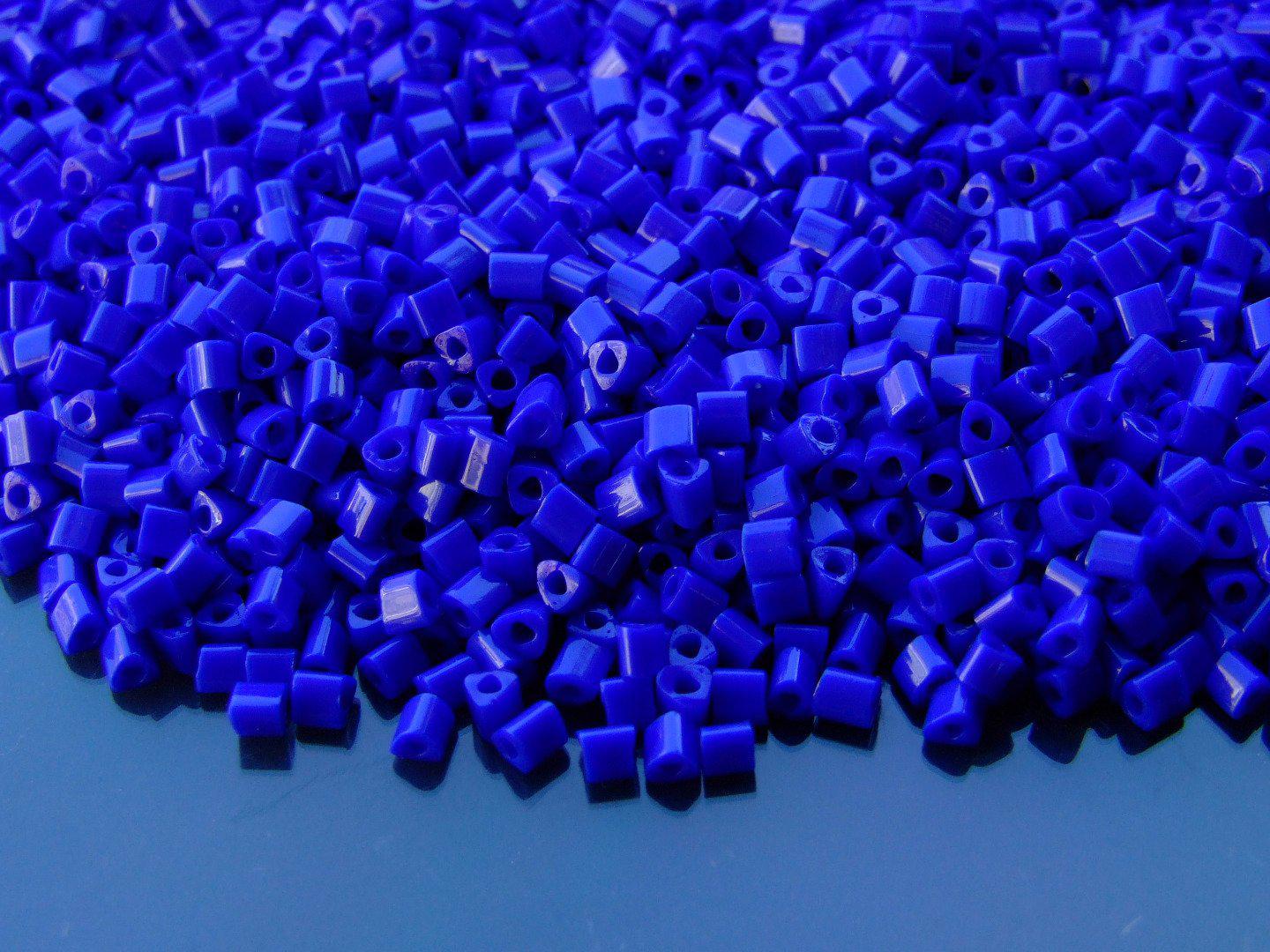 TOHO Triangle Beads 48 Opaque Navy Blue 11/0 beadsmouse.co.uk