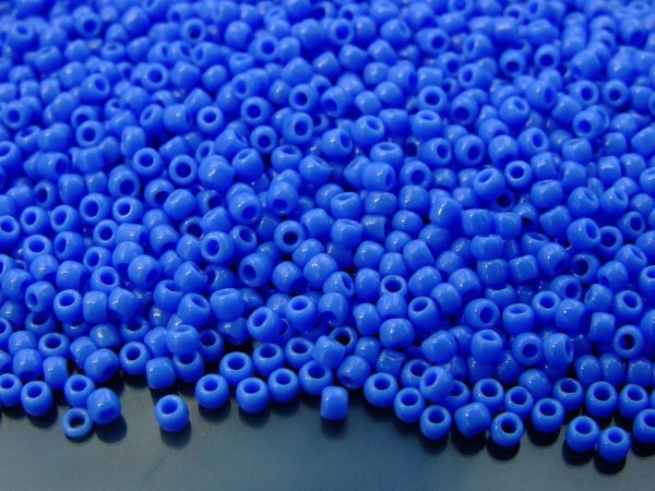 TOHO Seed Beads 48L Opaque Periwinkle 8/0 beads mouse