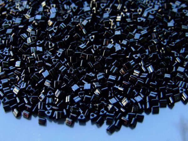 TOHO Triangle Beads 49 Opaque Jet 11/0 beadsmouse.co.uk