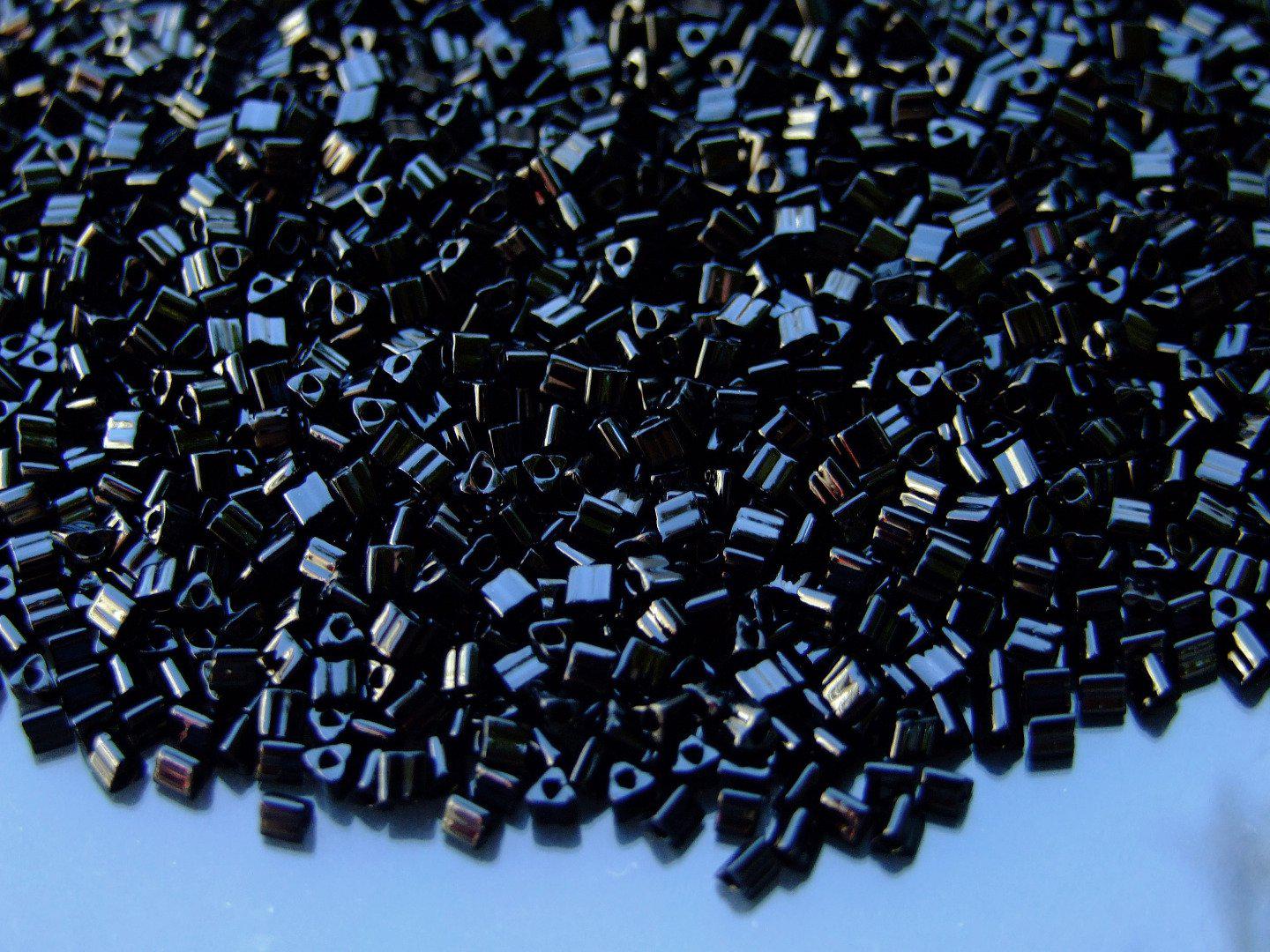 TOHO Triangle Beads 49 Opaque Jet 11/0 beadsmouse.co.uk