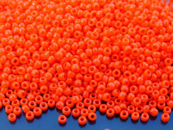 TOHO Seed Beads 50 Opaque Sunset Orange 8/0 beads mouse