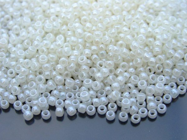 TOHO Seed Beads 663 Gold Luster Cream 8/0 beads mouse