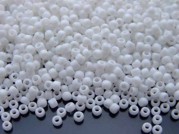 TOHO Seed Beads 761 Matte Color Opaque Rainbow White 8/0 beads mouse