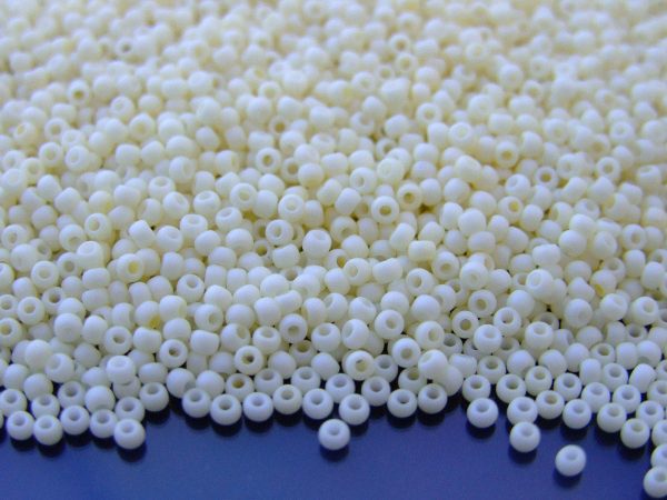 762 Opaque Pastel Frosted Egg Shell Toho Seed Beads 11/0 beads mouse