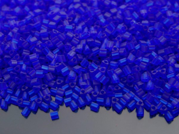 TOHO Triangle Beads 8F Transparent Frosted Dark Sapphire 11/0 beadsmouse.co.uk