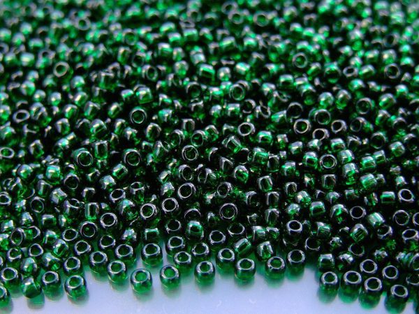 TOHO Seed Beads 939 Transparent Emerald 8/0 beads mouse