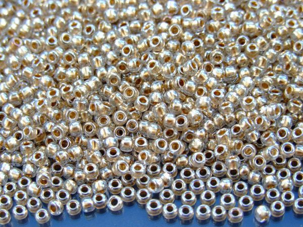 TOHO Seed Beads 989 Golden Lined Crystal 8/0 beads mouse