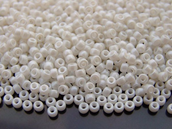 10g Pearl Shine White MATUBO Seed Beads 8/0 3mm Michael's UK Jewellery