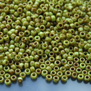 TOHO Seed Beads Y310 HYBRID Sour Apple Picasso 8/0 beads mouse