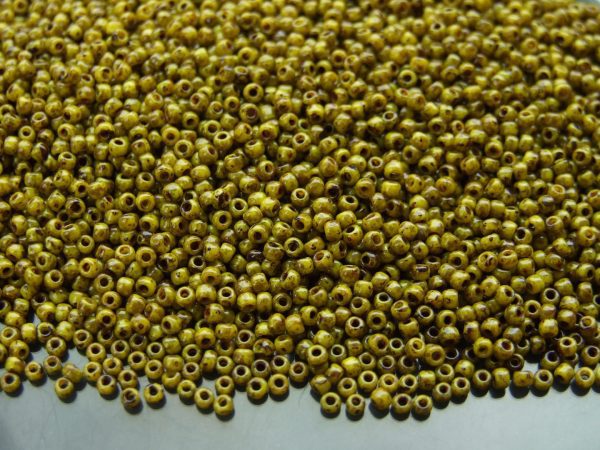 Toho Seed Beads Y319 HYBRID Picasso Opaque Dandelion 11/0 beads mouse