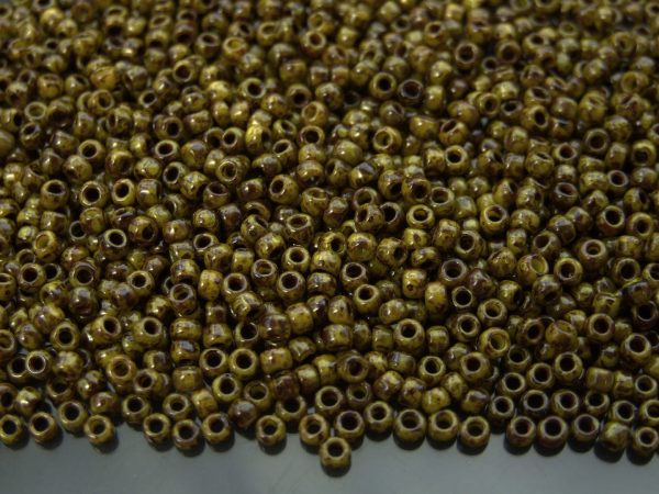 TOHO Seed Beads Y319 HYBRID Picasso Opaque Dandelion 8/0 beads mouse