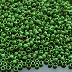 TOHO Seed Beads Y321 HYBRID Opaque Mint Green Picasso 8/0 beads mouse