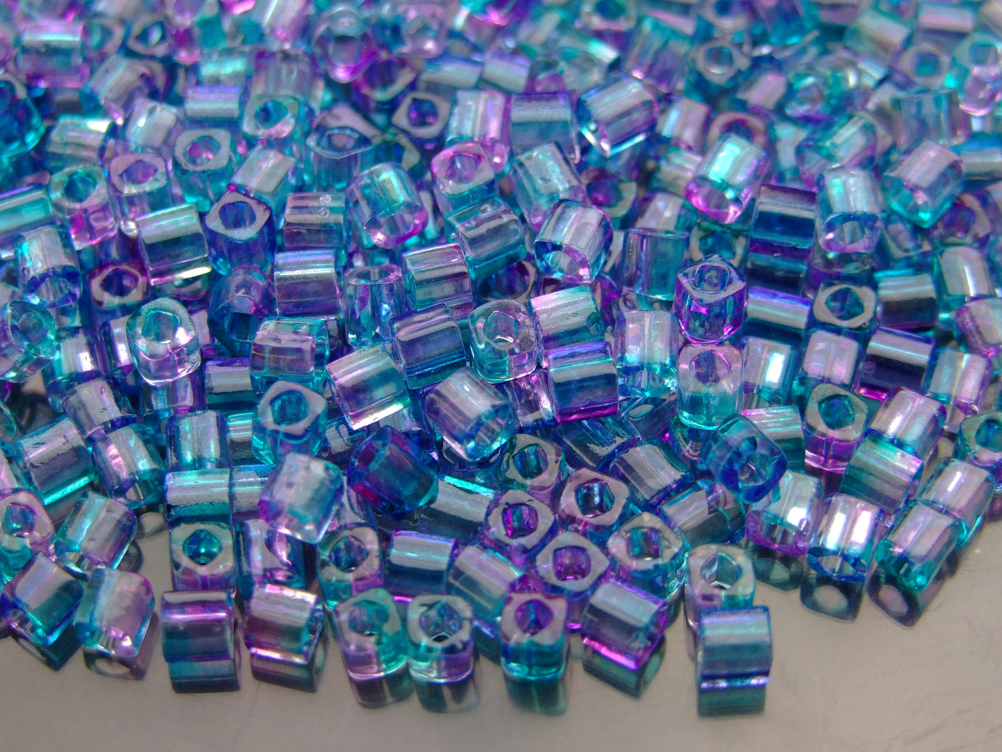 10g Y423 HYBRID Pink Blue Toho Cube Seed Beads 4mm Michael's UK Jewellery