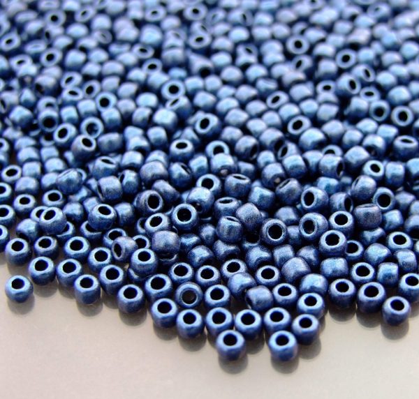 TOHO Seed Beads Y613 HYBRID Metallic Suede Blue 8/0 beads mouse