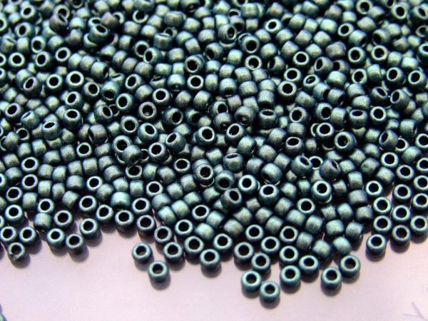 TOHO Seed Beads Y614 HYBRID Metallic Suede Light Green 8/0 beads mouse
