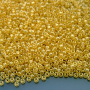 TOHO Seed Beads Y618 HYBRID Sueded Gold Topaz 11/0 beads mouse