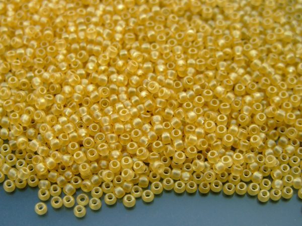 TOHO Seed Beads Y618 HYBRID Sueded Gold Topaz 11/0 beads mouse
