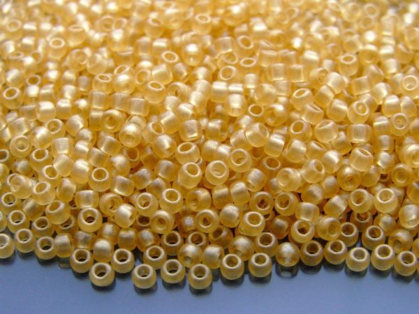 TOHO Seed Beads Y618 HYBRID Sueded Gold Topaz 8/0 beads mouse