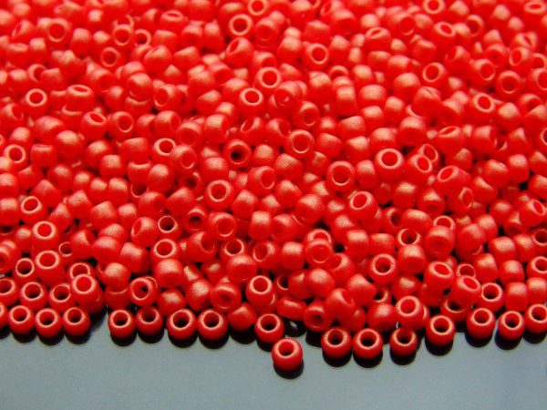 TOHO Seed Beads Y623 HYBRID Sueded Gold Opaque Pepper Red 8/0 beads mouse