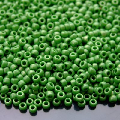TOHO Seed Beads Y624 HYBRID Sueded Gold Opaque Mint Green 8/0 beads mouse