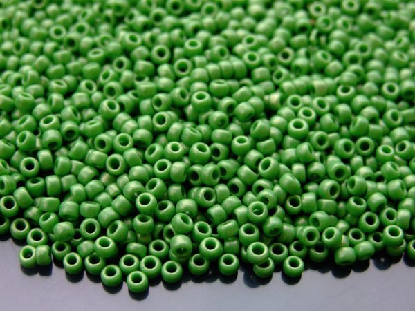 TOHO Seed Beads Y624 HYBRID Sueded Gold Opaque Mint Green 8/0 beads mouse