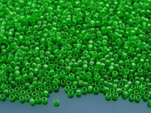 TOHO Seed Beads Y629 HYBRID Sueded Gold Transparent Peridot 11/0 beads mouse