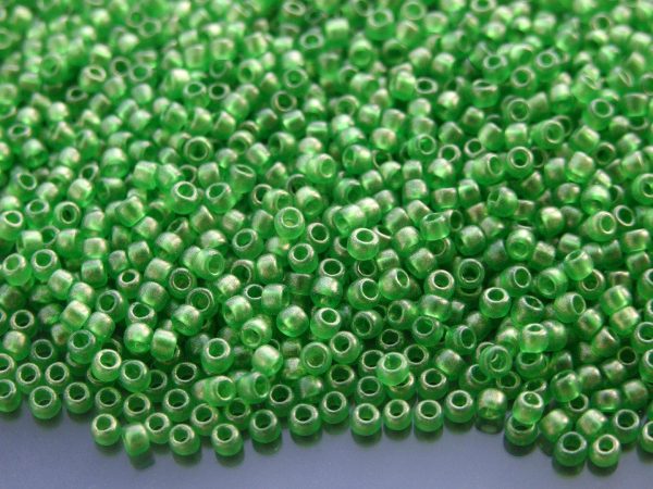 TOHO Seed Beads Y629 HYBRID Sueded Gold Transparent Peridot 8/0 beads mouse