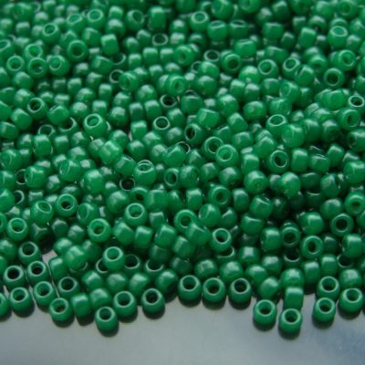 TOHO Seed Beads YPS0028 HYBRID ColorTrends Milky Kale 8/0 beads mouse