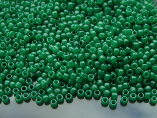 TOHO Seed Beads YPS0028 HYBRID ColorTrends Milky Kale 8/0 beads mouse