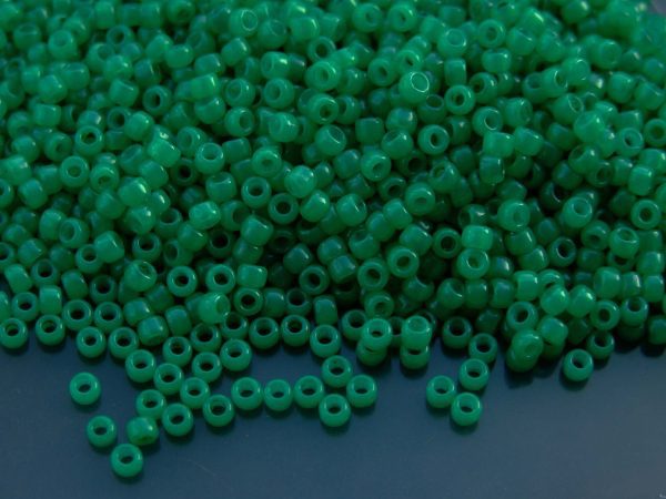 TOHO Seed Beads YPS0066 HYBRID ColorTrends Milky Lush Meadow 8/0 beads mouse