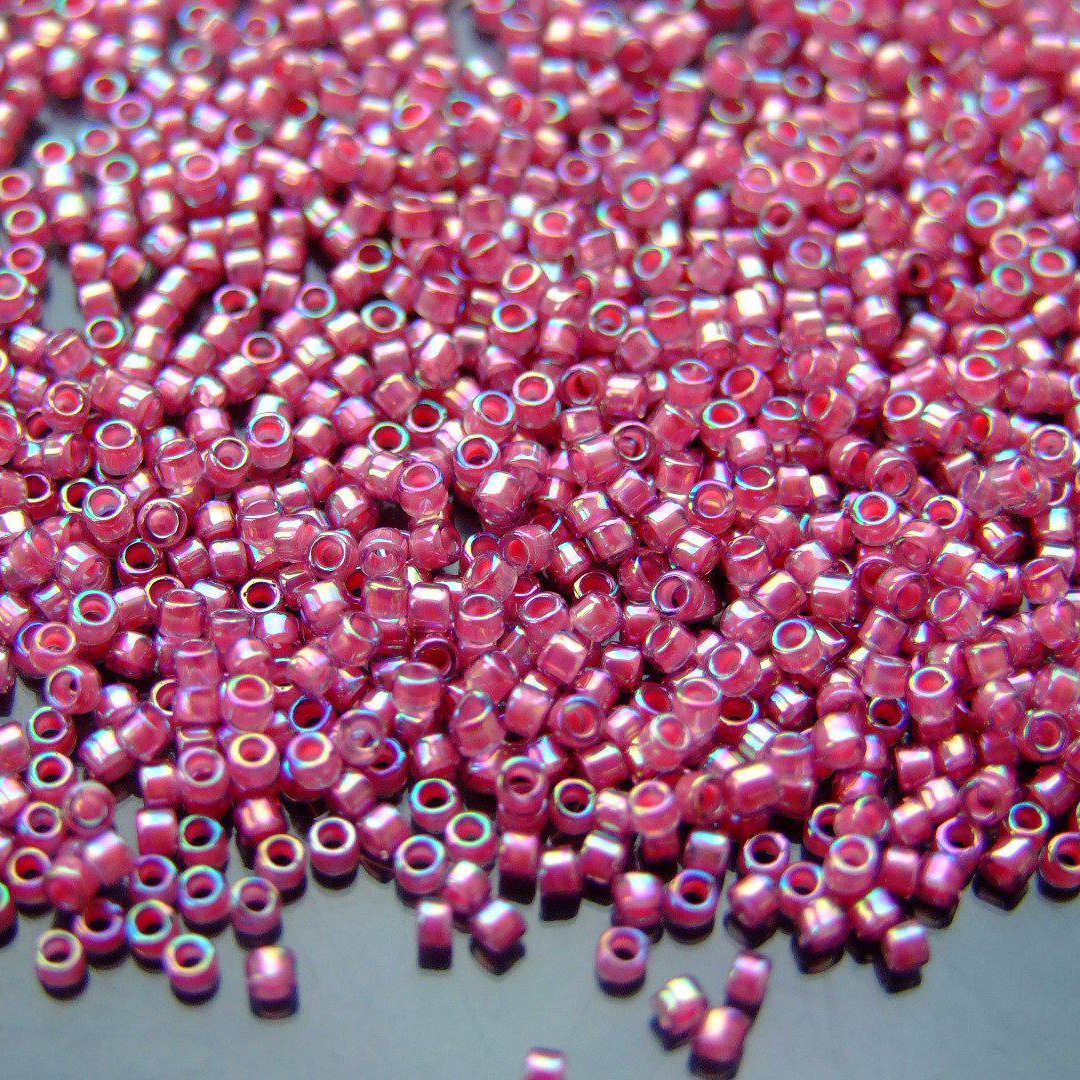 1821 Bubble Gum Lined Light Amethyst Rainbow beadsmouse.co.uk