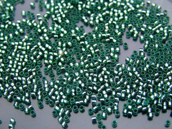 2.5'' Tube 2202 Silver Lined Transparent Green Toho Treasure Seed Beads 11/0 1.7mm Michael's UK Jewellery