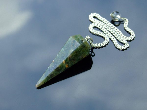 Green Diopside Pendulum Natural Gemstone for Dowsing Scrying Divination Meditation Michael's UK Jewellery