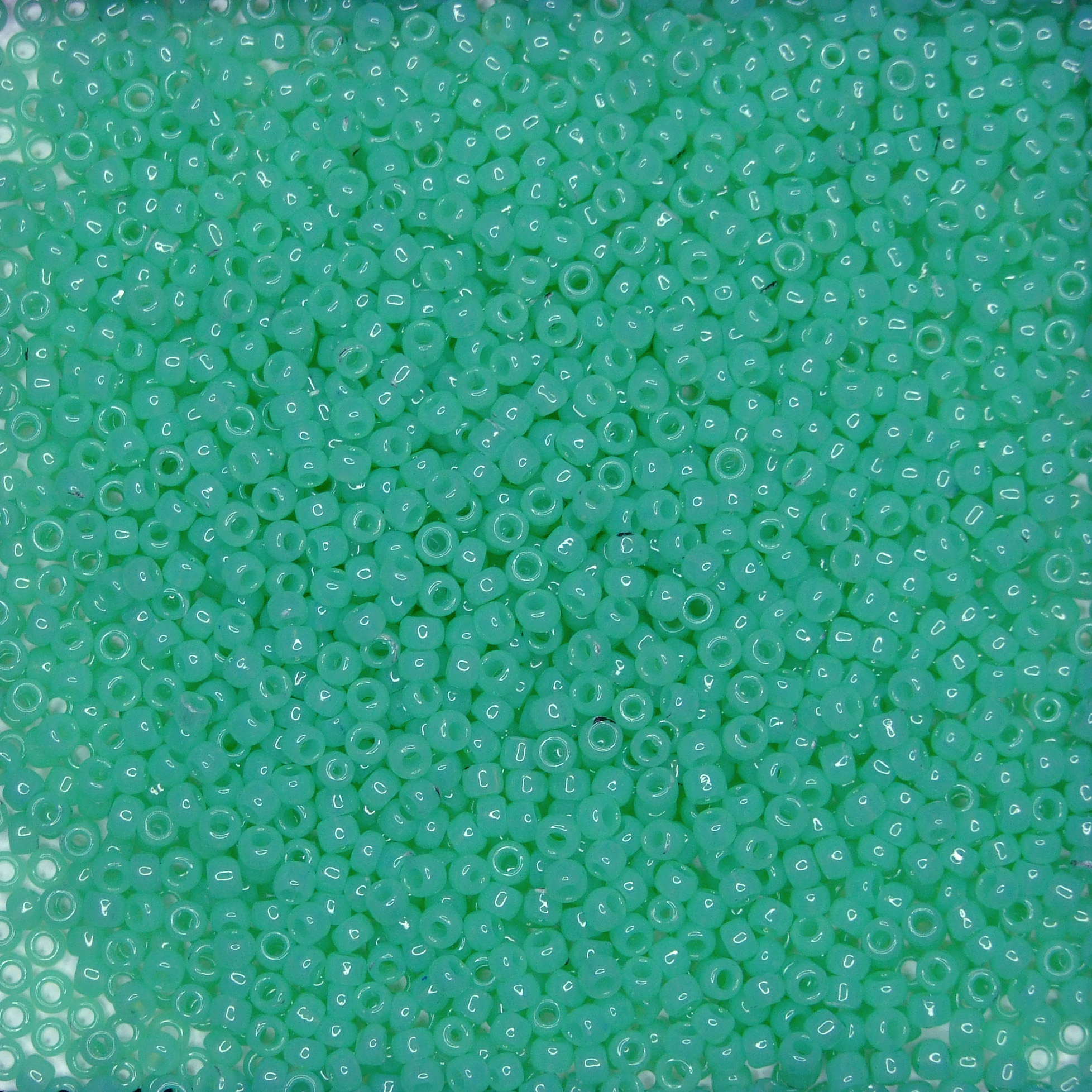 TOHO Seed Beads 1144 Milky Kiwi beads mouse