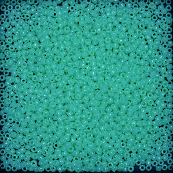 TOHO Seed Beads 1144 Milky Kiwi beads mouse