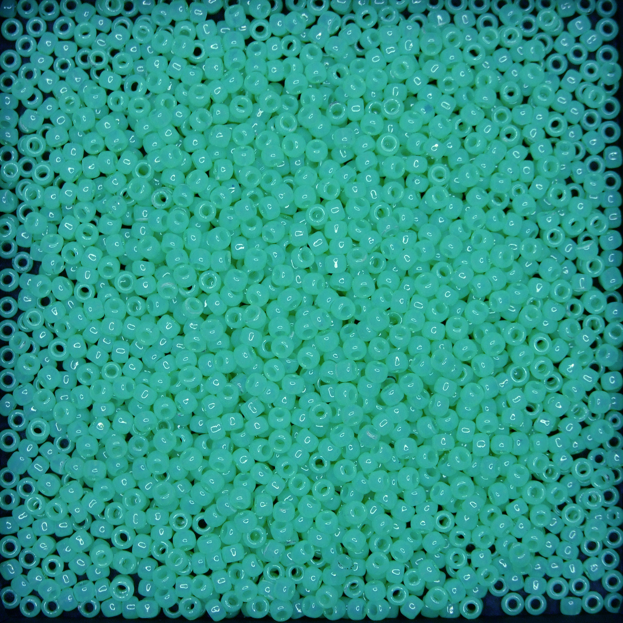 TOHO Seed Beads 1144 Milky Kiwi beads mouse
