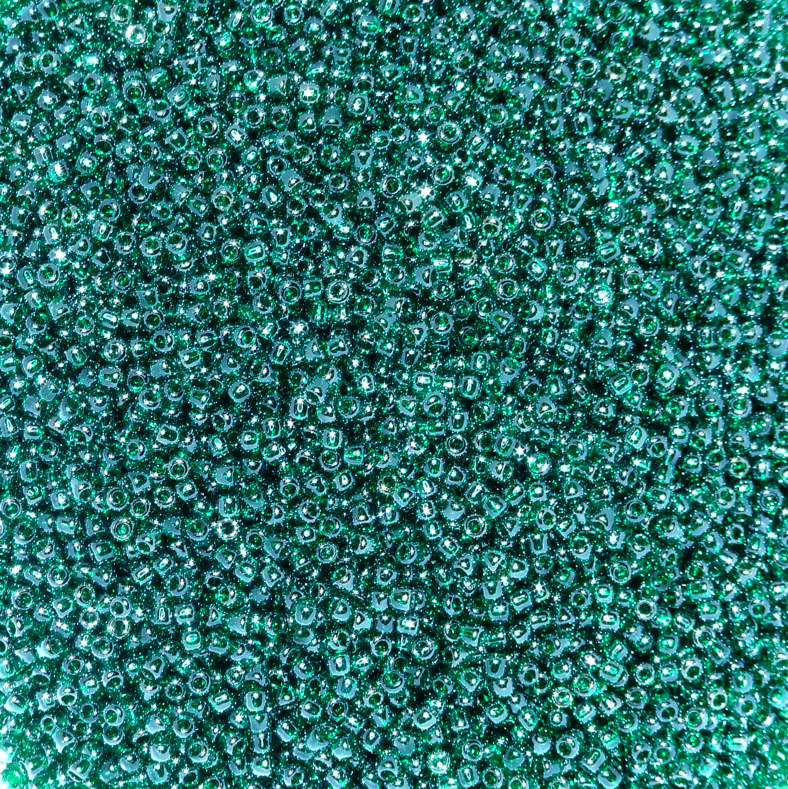 TOHO Seed Beads 118 Transparent Green Emerald Luster beadsmouse.co.uk