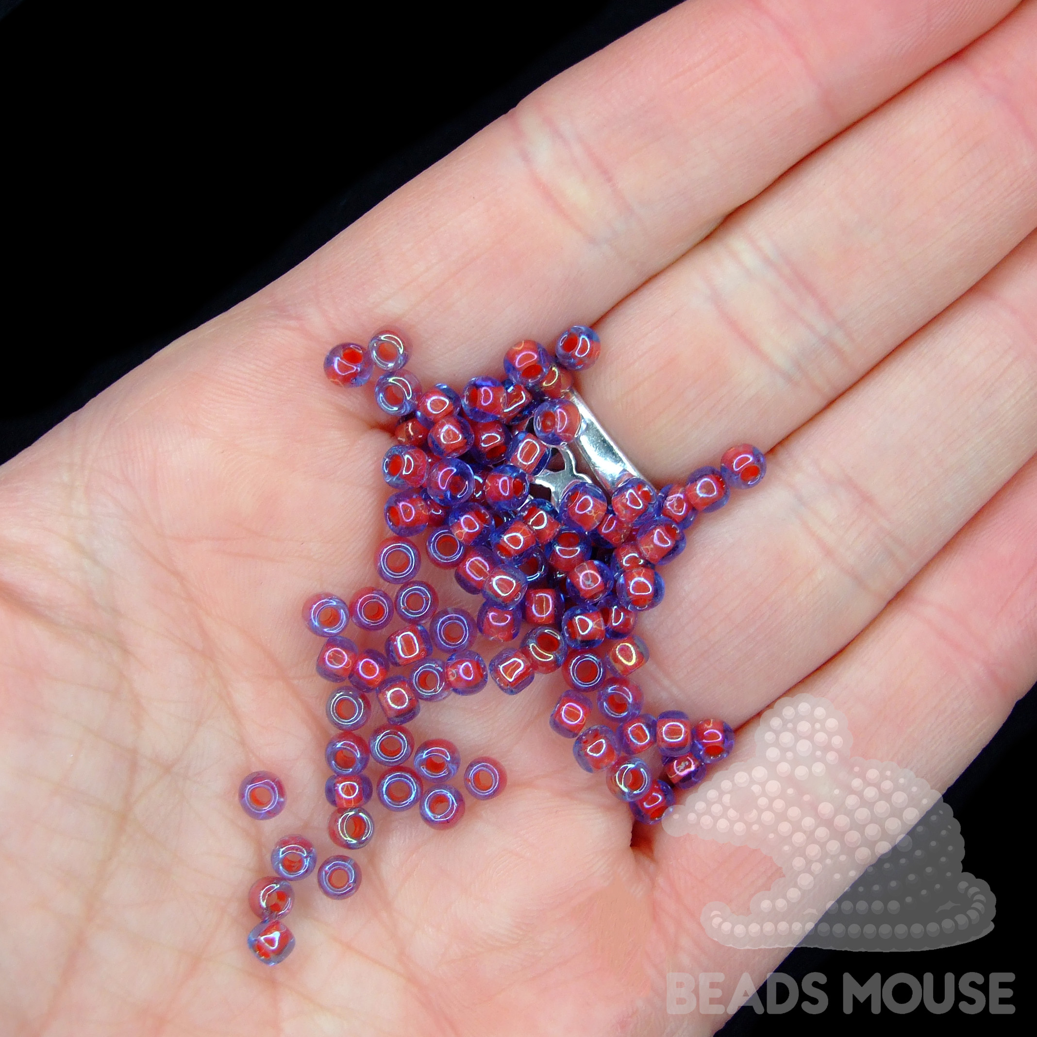 TOHO Seed Beads 304 Inside Color Light Sapphire Hyacinth Lined beadsmouse.co.uk