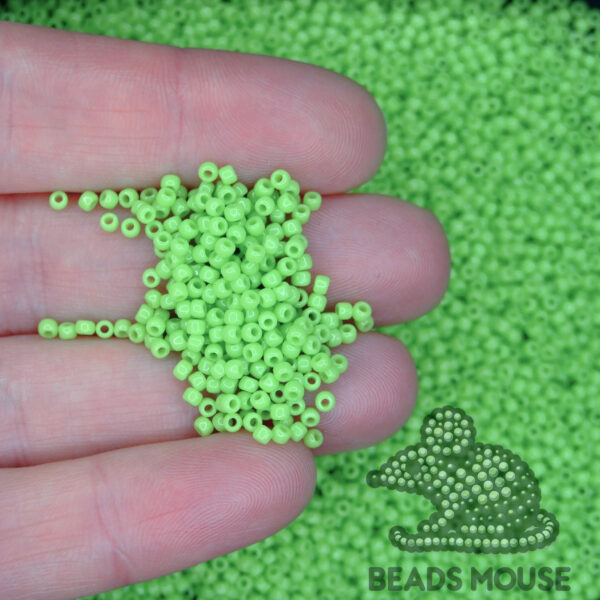 TOHO Seed Beads 44 Sour Apple beadsmouse.co.uk 003