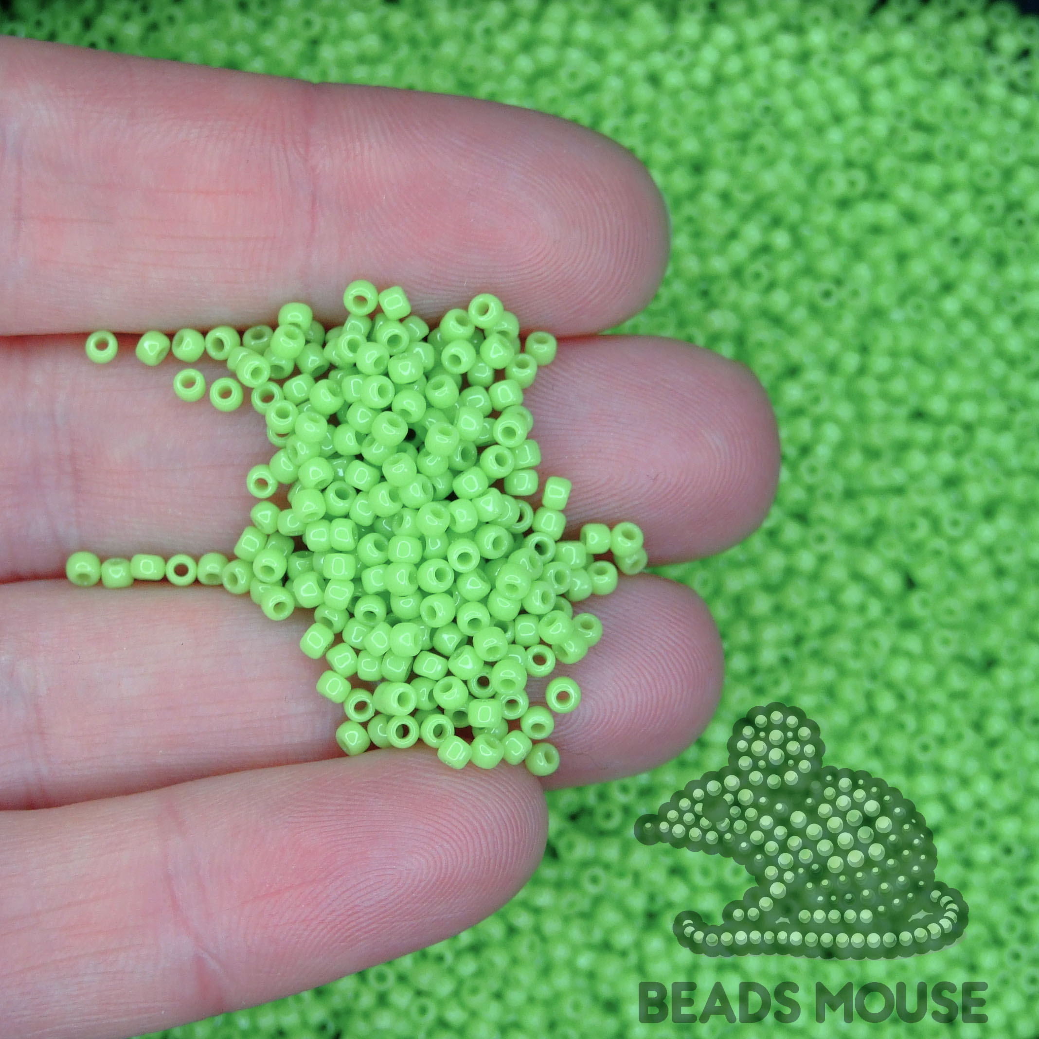 TOHO Seed Beads 44 Sour Apple beadsmouse.co.uk 003