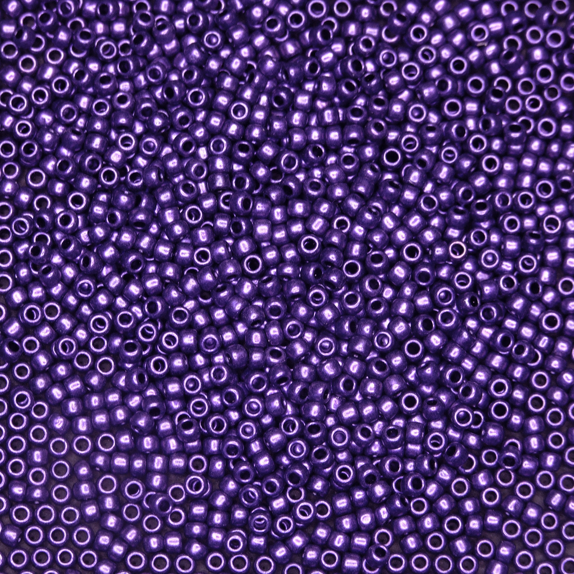 TOHO Seed Beads Y612 HYBRID Metallic Suede Purple beads mouse