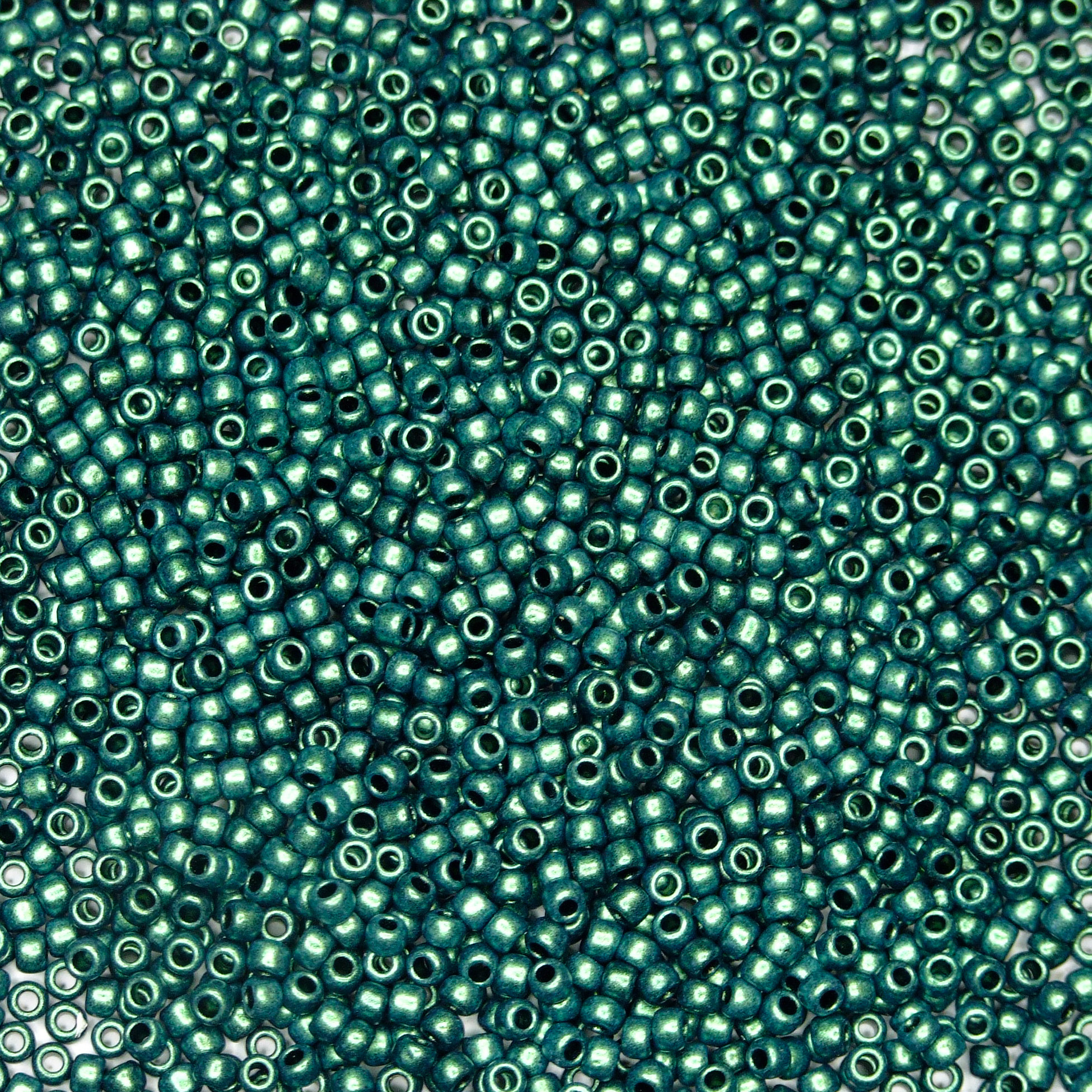 TOHO Seed Beads Y614 HYBRID Metallic Suede Light Green beads mouse
