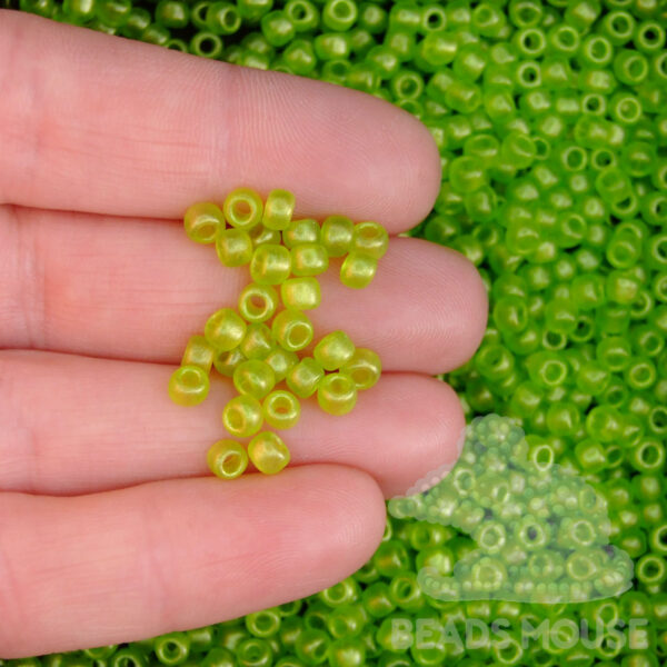 TOHO Seed Beads Y620 HYBRID Sueded Gold Transparent Lime Green beadsmouse.co.uk
